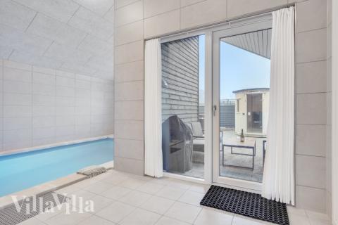 Det flotte bassenget i luksushus nr. 549 til 14 personer