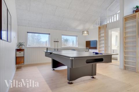 I tillegg til alle aktivitetsmulighetene i husets bassengavdeling, kan du også spille biljard, bordtennis og dart i luksushus nr. 549