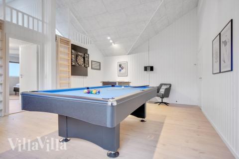 Luksushus nr. 549 til 14 personer tilbyr et stort aktivitetsrom med bl.a. biljard og dart