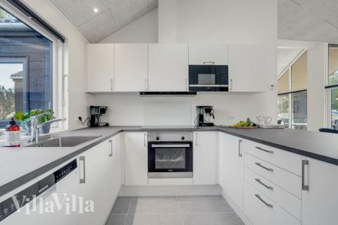 Kjøkkenet i luksushus nr. 540 er godt innrettet.