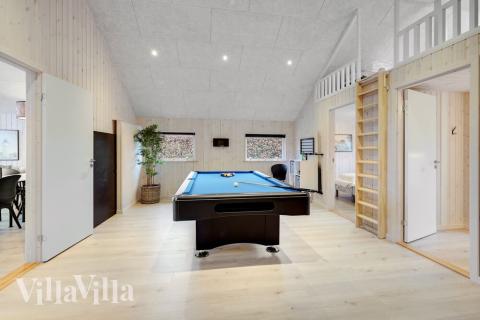 Luksushus nr. 550 til 14 personer tilbyr et stort aktivitetsrom med bl.a. biljard og dart