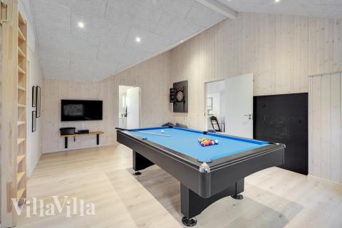 I tillegg til alle aktivitetsmulighetene i husets bassengavdeling, kan du også spille biljard, bordtennis og dart i luksushus nr. 550