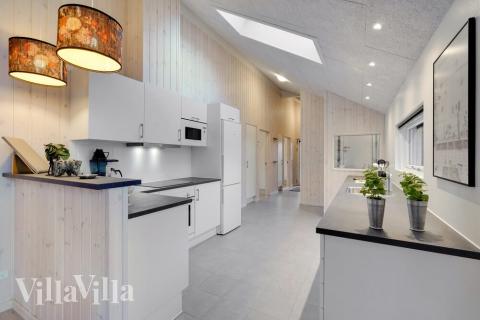 Kjøkkenet i luksushus nr. 550 er godt innrettet.