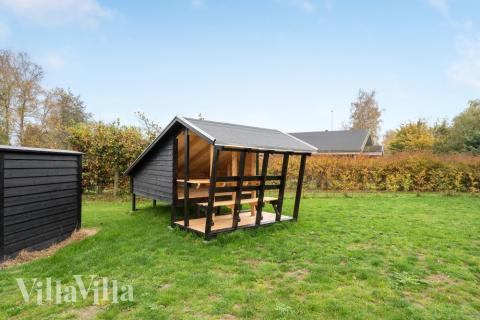 I tillegg til alle aktivitetsmulighetene i husets bassengavdeling, tilbyr også luksushus nr. 550 mengder av utendørsaktiviteter