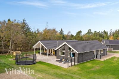 Dette lekre huset med svømmebasseng, nr. 568, med plass til 16 personer, ligger i Vestjylland