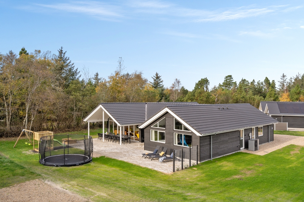 Dette lekre huset med svømmebasseng, nr. 568, med plass til 16 personer, ligger i Vestjylland