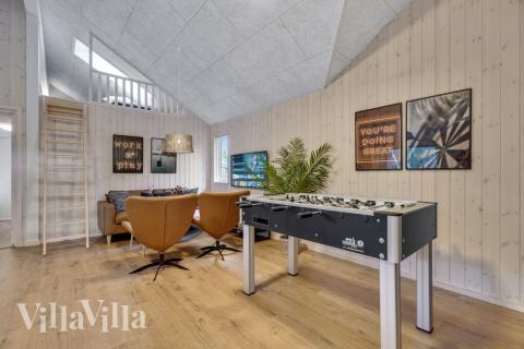 Luksushus nr. 568 til 16 personer tilbyr et stort aktivitetsrom med bl.a. biljard og dart