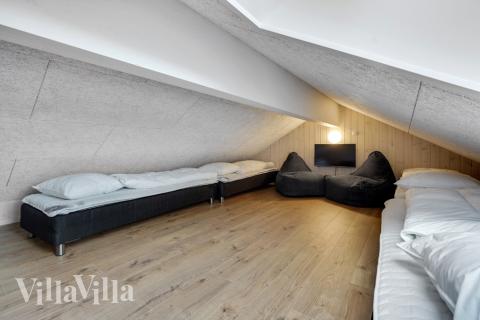 Noen av de 16 soveplassene i luksushus nr. 568 finnes på hems