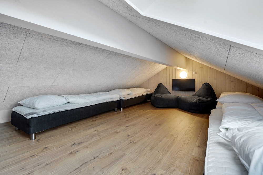 Noen av de 16 soveplassene i luksushus nr. 568 finnes på hems