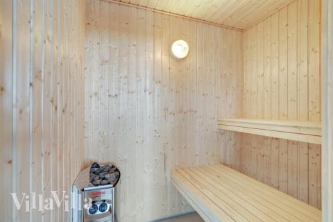 Nyt varmen i badstuen i luksushus nr. 547 til 18 personer