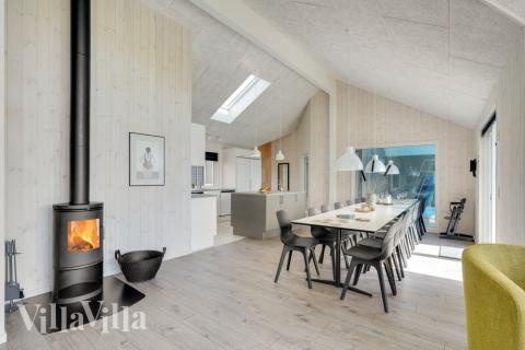 Oppholdsrom med plass til 18 i luksushus nr. 547.