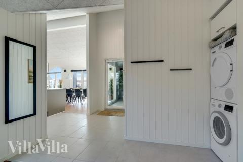 Det romslige inngangspartiet til luksushus nr. 558 i Vestjylland