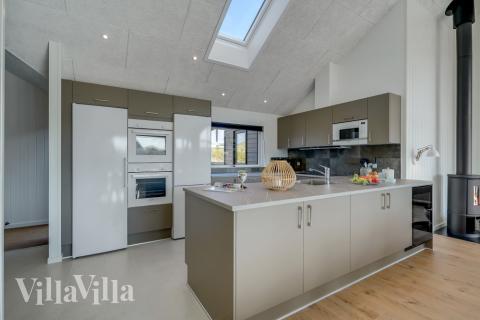 Kjøkkenet i luksushus nr. 558 er fullt utstyrt så dere lett kan lage mat til 18 personer.