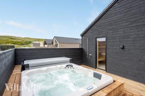 Ta en dukkert i bassenget i luksushus nr. 558 i Vestjylland.