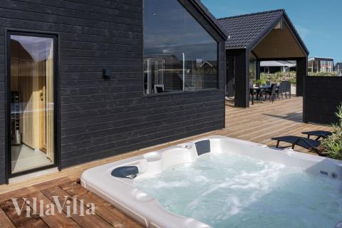 Luksushus nr. 558 har en deilig terrasse med gode hagemøbler til 18 personer.