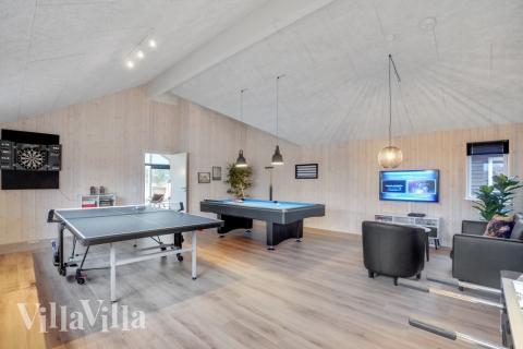 Konkurrer i feriehusets aktivitetsrom når dere besøker luksushus nr. 545 i Limfjorden.