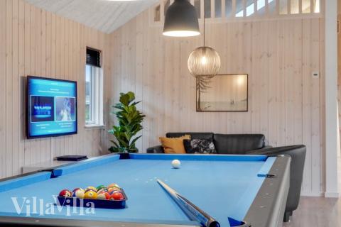 I tillegg til alle aktivitetsmulighetene i husets bassengavdeling, kan du også spille biljard, bordtennis og dart i luksushus nr. 545