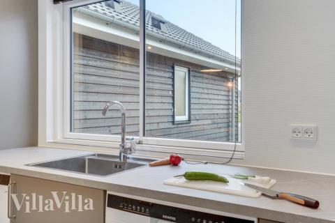 Kjøkkenet i luksushus nr. 545 i Limfjorden er godt innrettet.