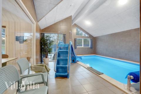 Det flotte bassenget i luksushus nr. 545 til 18 personer