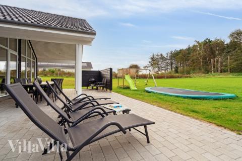 Stor terrasse i luksushus nr. 545 i Limfjorden.