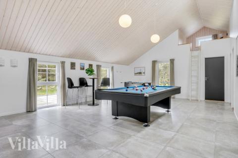 I tillegg til alle aktivitetsmulighetene i husets bassengavdeling, kan du også spille biljard, bordtennis og dart i luksushus nr. 570