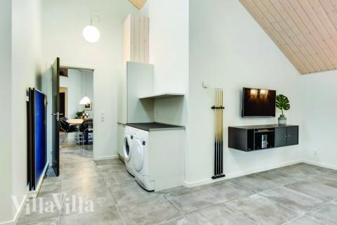 Det romslige inngangspartiet til luksushus nr. 570 i Vestjylland