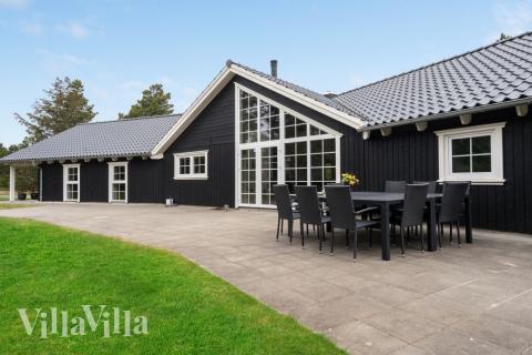 Dette lekre huset med svømmebasseng, nr. 570, med plass til 14 personer, ligger i Vestjylland
