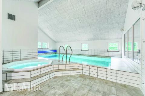 Nyt varmen i boblebadet i luksushus nr. 570 i Vestjylland