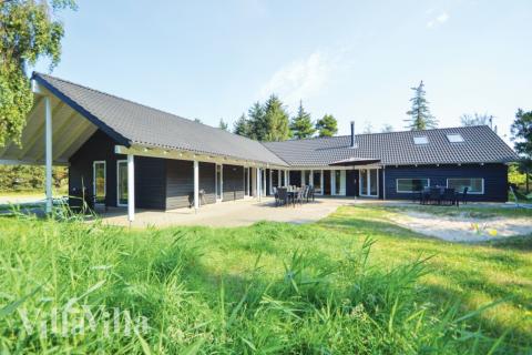 Dette lekre huset med svømmebasseng, nr. 571, med plass til 22 personer, ligger i Sydjylland