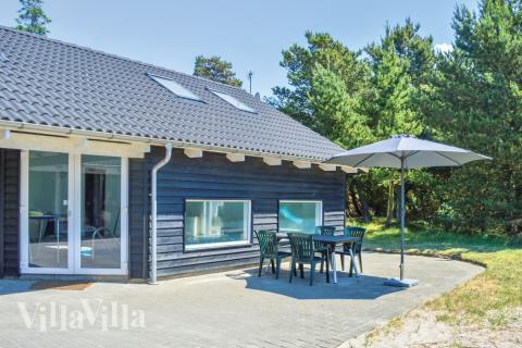 Luksushus nr. 571 har en deilig terrasse med gode hagemøbler til 22 personer.