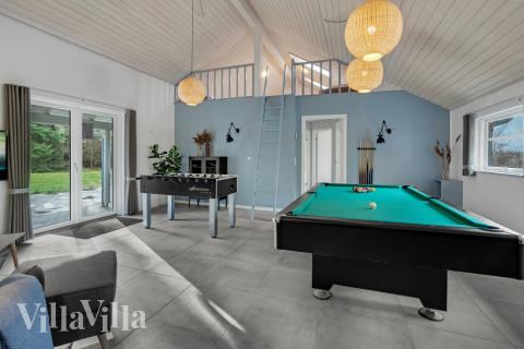 I tillegg til alle aktivitetsmulighetene i husets bassengavdeling, kan du også spille biljard, bordtennis og dart i luksushus nr. 571