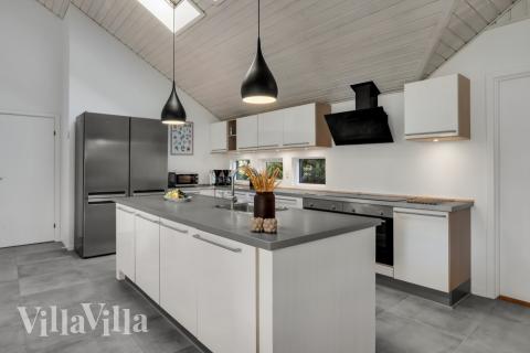 Kjøkkenet i luksushus nr. 571 er godt innrettet.