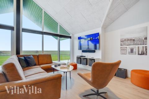 Luksushus nr. 551 til 24 personer tilbyr et stort aktivitetsrom med bl.a. biljard og dart