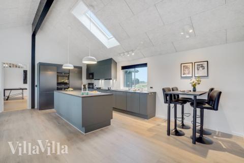 På luksushusets kjøkken finner dere alt dere trenger for å lage mat til 24 personer.