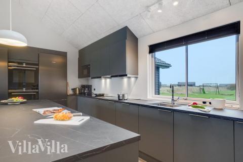 Kjøkkenet i luksushus nr. 551 er godt innrettet.