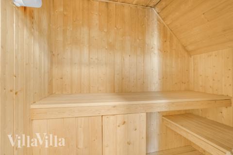 Nyt varmen i badstuen i luksushus nr. 572 til 12 personer