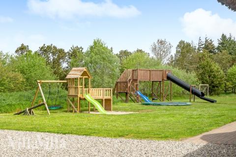 Stort utvalg av utendørsaktiviteter ved luksushus nr. 573 i Vestjylland.