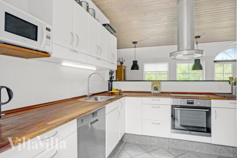 Kjøkkenet i luksushus nr. 573 er godt innrettet.