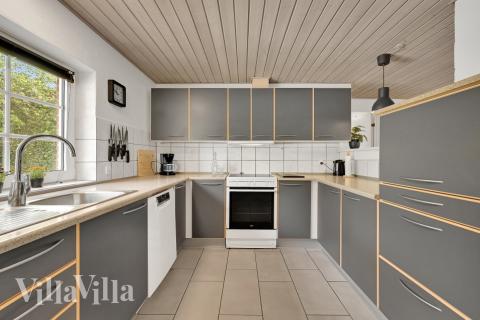 Kjøkkenet i luksushus nr. 574 er fullt utstyrt så dere lett kan lage mat til 12 personer.