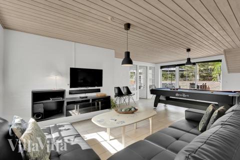 Oppholdsrom med plass til 12 i luksushus nr. 574.