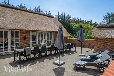 Luksushus nr. 574 har en deilig terrasse med gode hagemøbler til 12 personer.