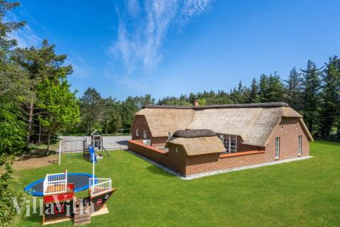 I tillegg til alle aktivitetsmulighetene i husets bassengavdeling, tilbyr også luksushus nr. 574 mengder av utendørsaktiviteter