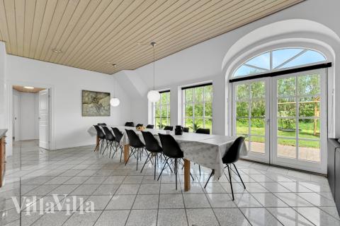 Oppholdsrom med plass til 14 i luksushus nr. 575.