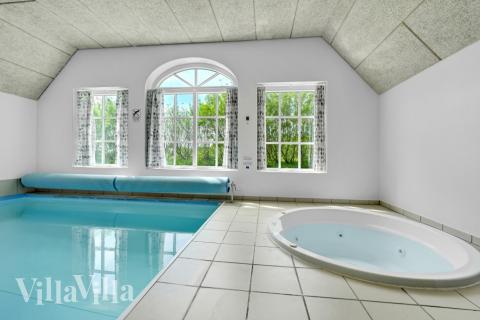 Nyt varmen i boblebadet i luksushus nr. 575 i Vestjylland