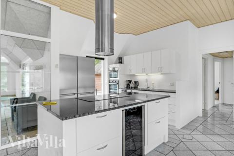 Kjøkkenet i luksushus nr. 576 er godt innrettet.