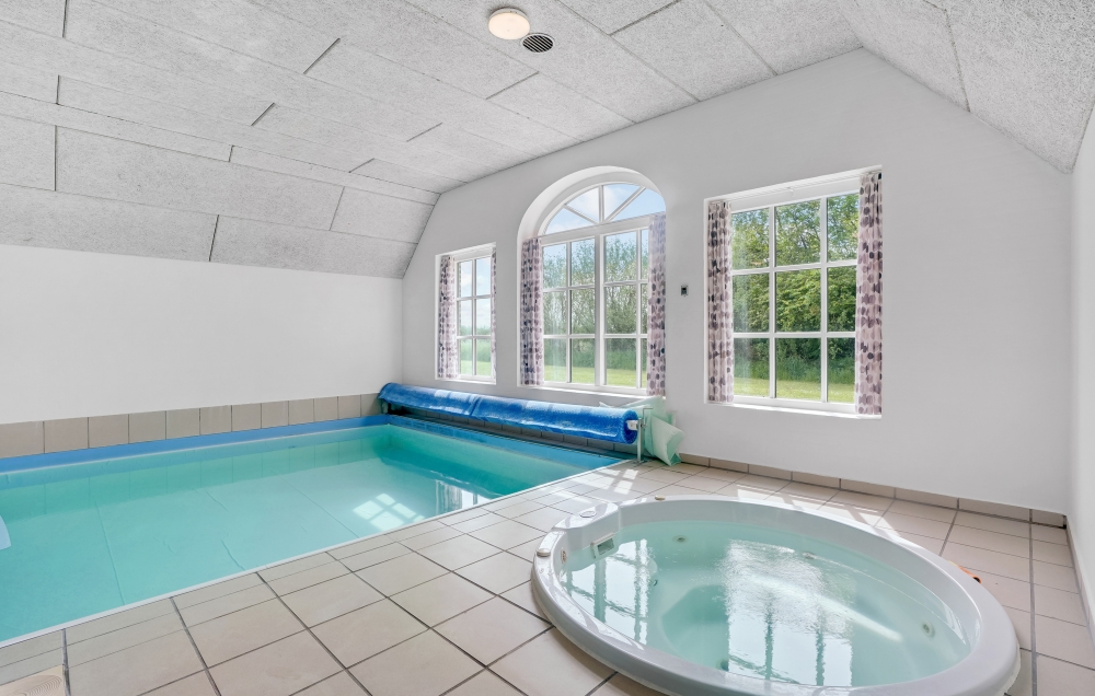 Nyt varmen i boblebadet i luksushus nr. 576 i Vestjylland