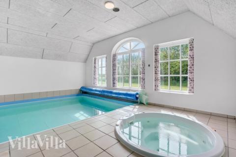 Nyt varmen i boblebadet i luksushus nr. 576 i Vestjylland