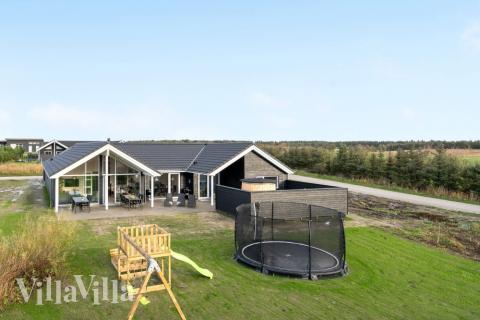 Flott feriehus nr. 553, med god plass til opptil 16 personer