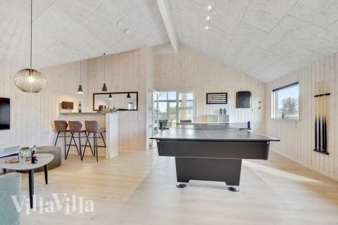 I tillegg til alle aktivitetsmulighetene i husets bassengavdeling, kan du også spille biljard, bordtennis og dart i luksushus nr. 553