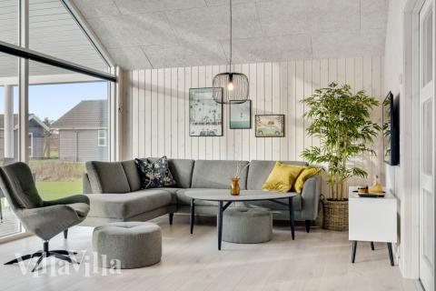 Sofakroken i luksushus nr. 553 i Nordjylland.